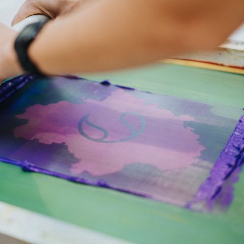 Trycka på och trycka av – innovativ tryckteknik ska öka kläders livslängd