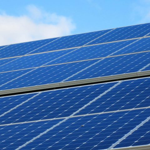 Solpaneler kan förändra marknaden för bergvärme