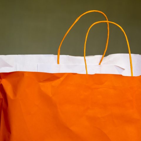 “Rika människor behöver utveckla en känsla av tillräcklighet”