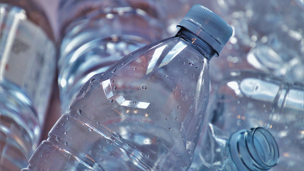 För att komma till rätta med plastens påverkan i samhället behöver även perspektiv som klimatpåverkan, hälsa och minskade mängder plast lyftas och styra beslut. 
